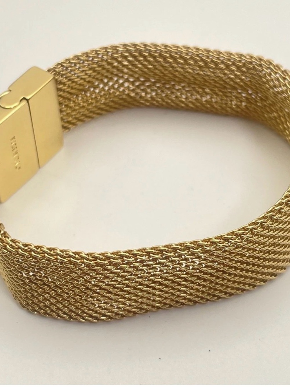 Gucci Gold Tone Mesh Bracelet with Engraved Clasp 7 inches - Picture 2 of 5